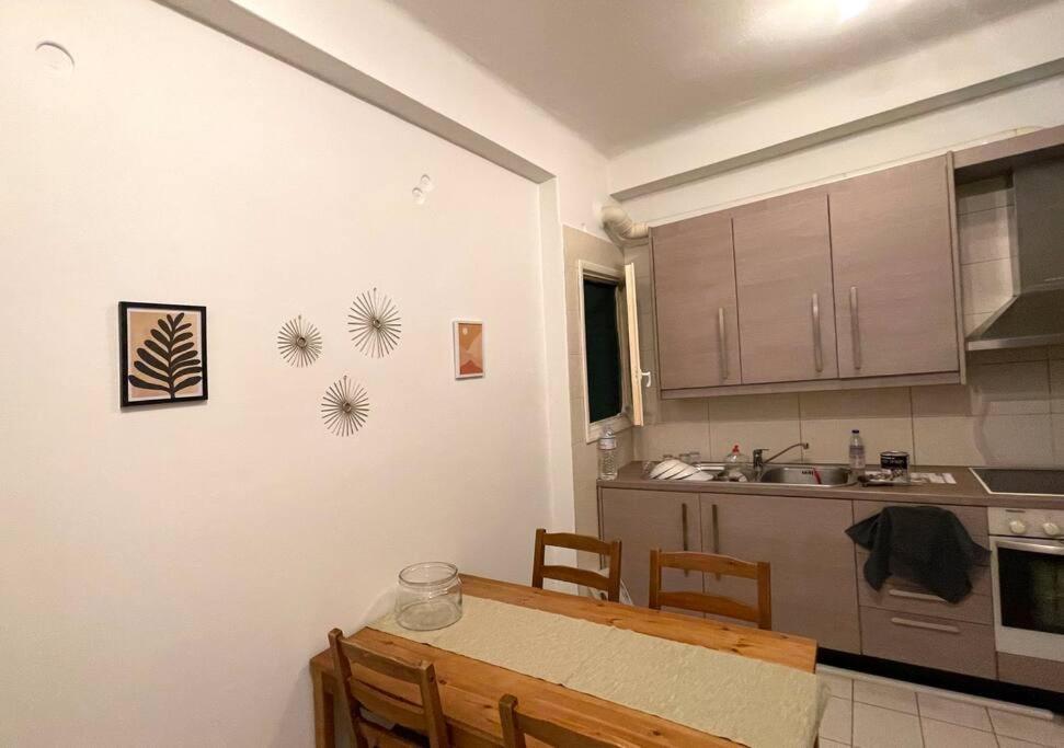 Apartamento Διαμερίσμα Με 1 Κρεβατοκάμαρα Και Ένα Σαλόνι Atenas Exterior foto